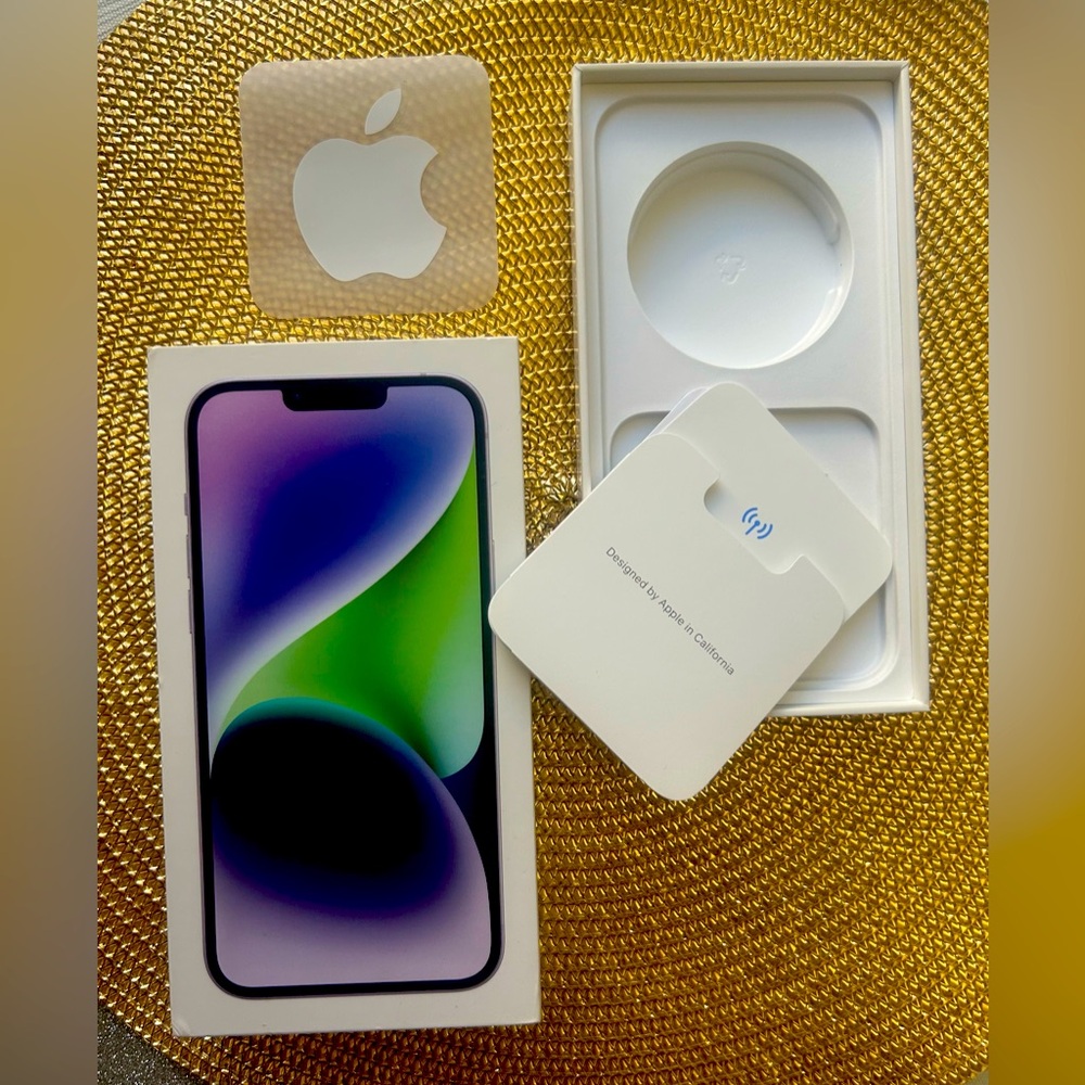 iPhone 14 Plus box